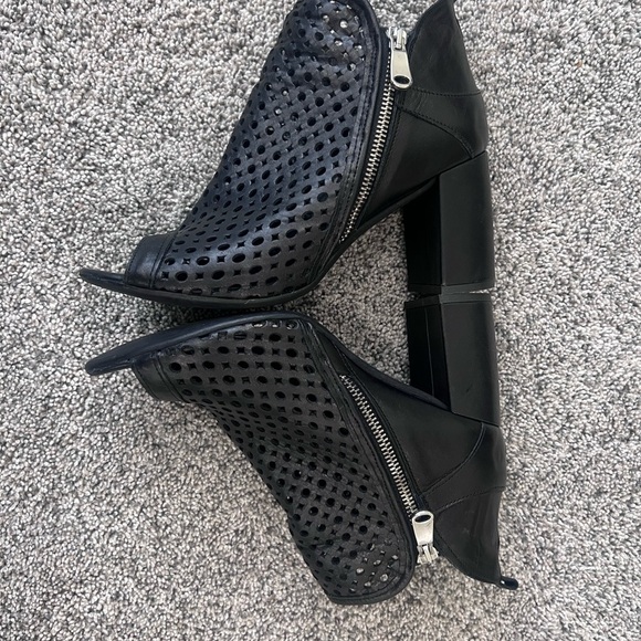 Made In Italy Black Genuine leather Cutout Peep Toe Block Heel Ankle Boots US 9 - Picture 6 of 11